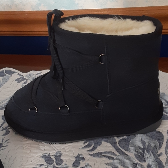 New in box, BooRoo short tie boots - Picture 10 of 12